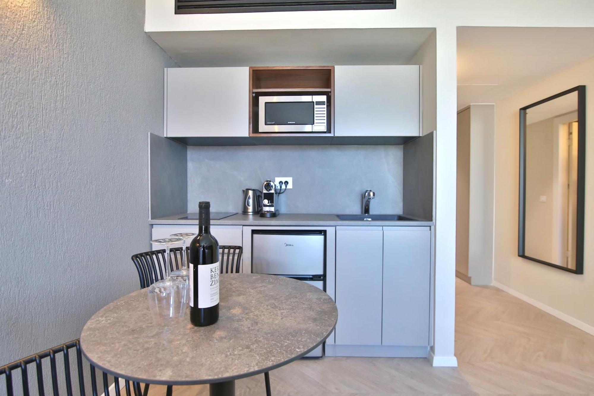 Luxury Suites By Notaly Ariel - Carmel Beach حيفا المظهر الخارجي الصورة