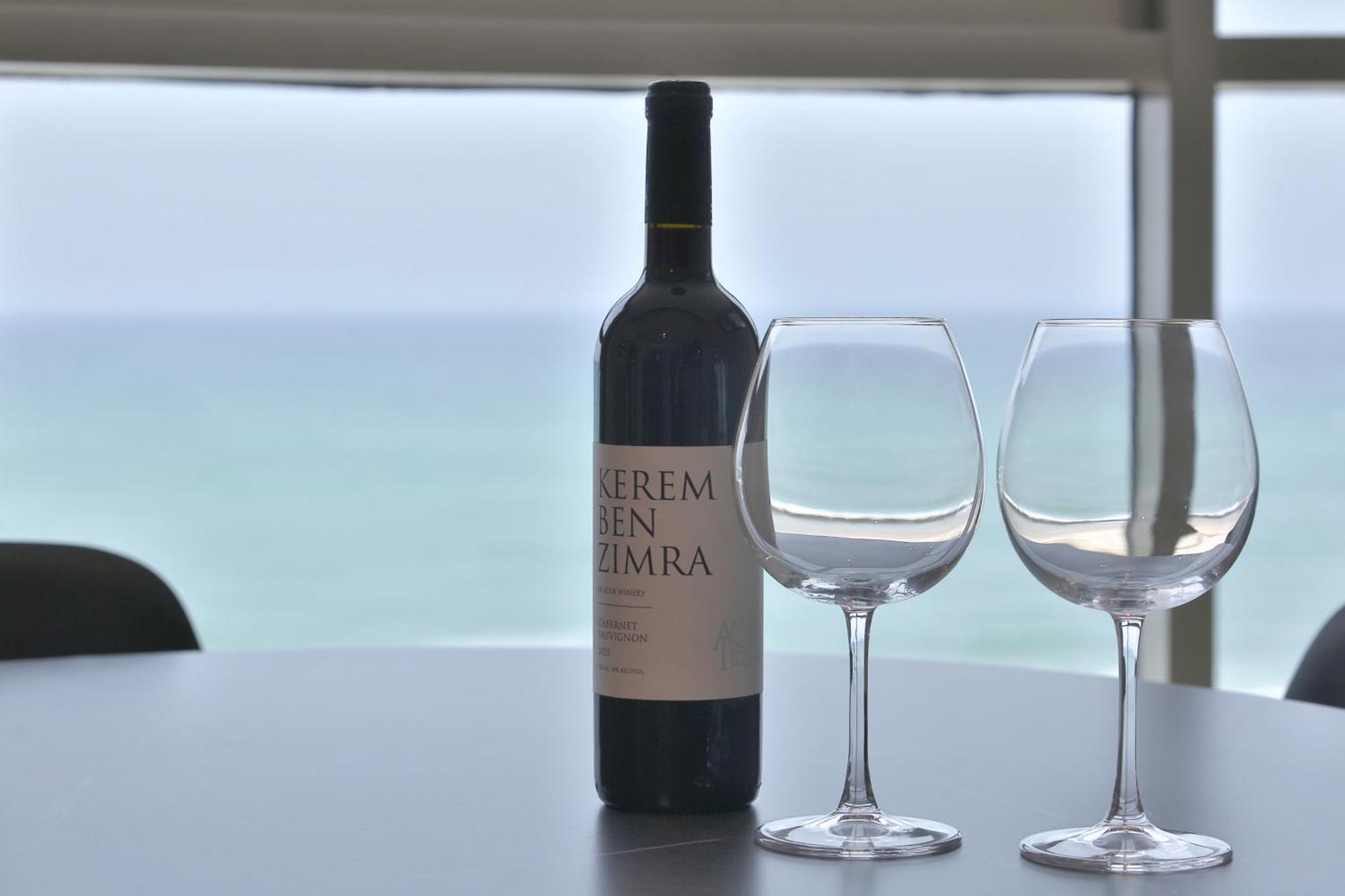 Luxury Suites By Notaly Ariel - Carmel Beach حيفا الغرفة الصورة