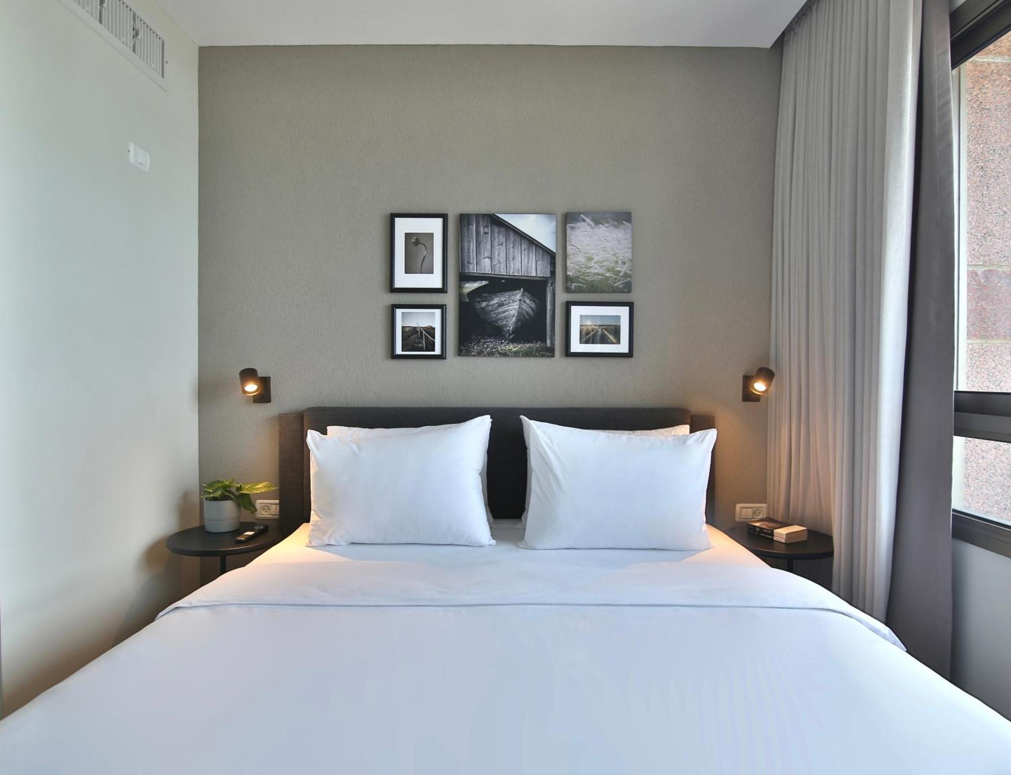 Luxury Suites By Notaly Ariel - Carmel Beach حيفا الغرفة الصورة