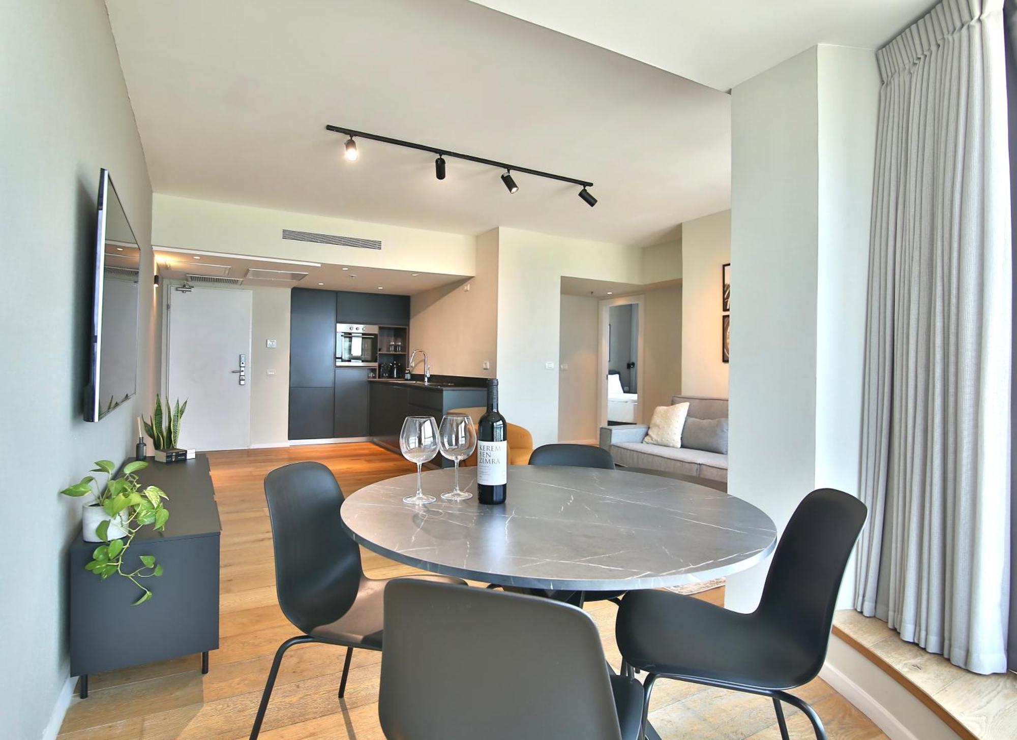 Luxury Suites By Notaly Ariel - Carmel Beach حيفا الغرفة الصورة