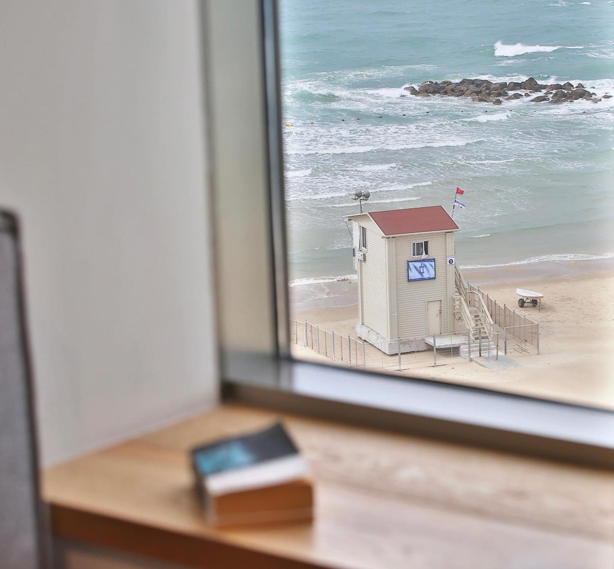 Luxury Suites By Notaly Ariel - Carmel Beach حيفا الغرفة الصورة